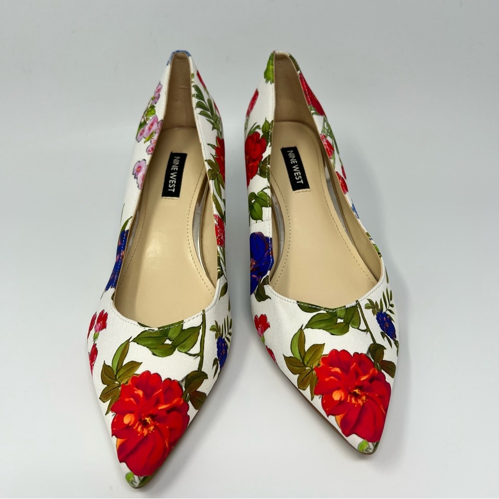 Nine West Ariella Floral Pumps
Size 8 - Picture 2 of 7